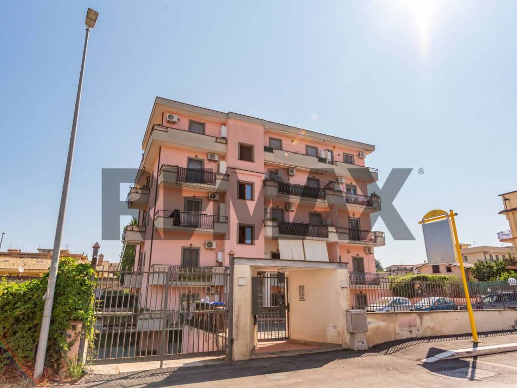 appartamento in vendita a Roma in zona Torre Gaia