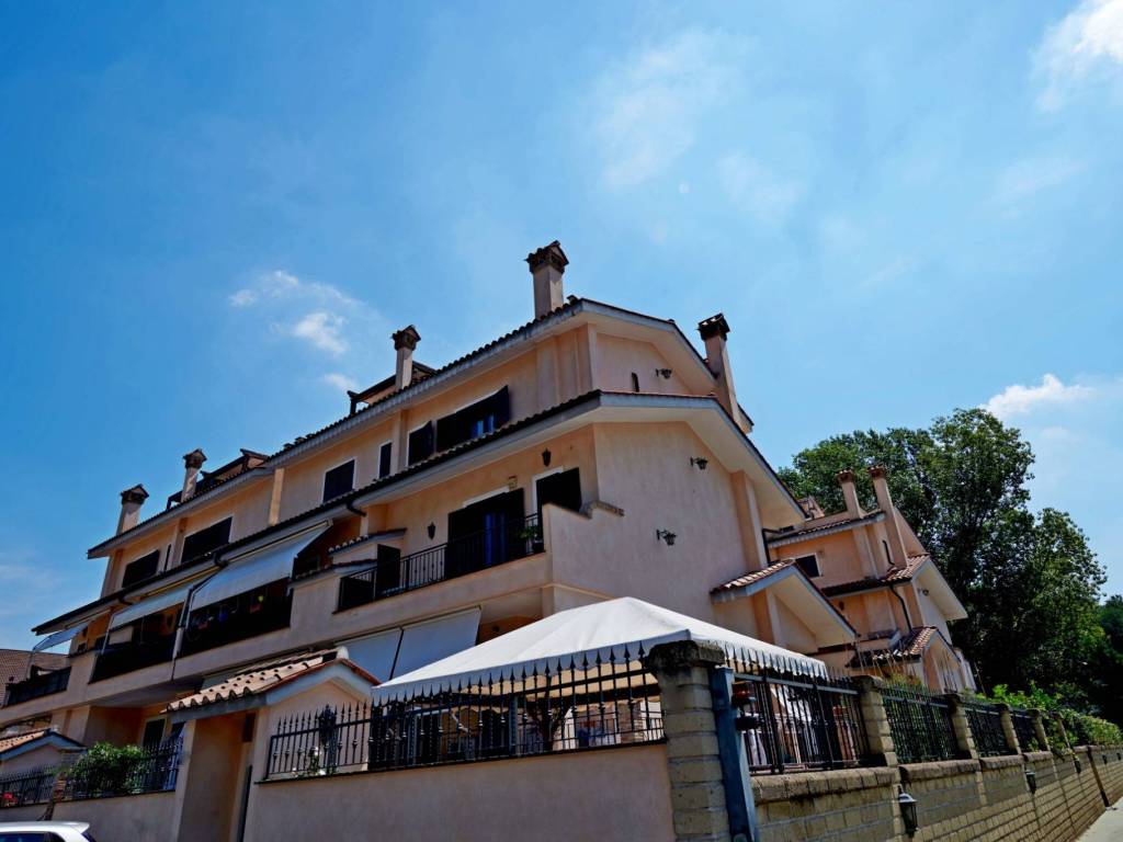 casa indipendente in vendita a Roma in zona Pantan Monastero