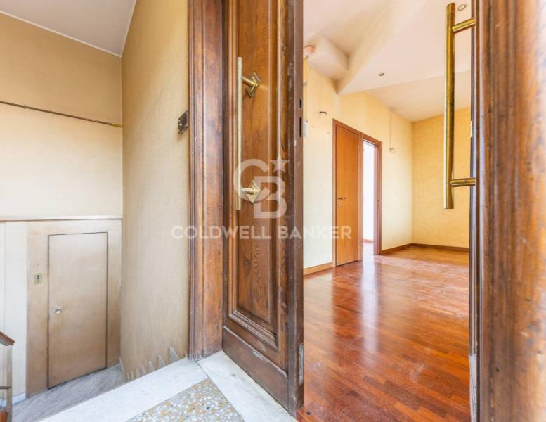 appartamento in vendita a Roma in zona Appio Latino