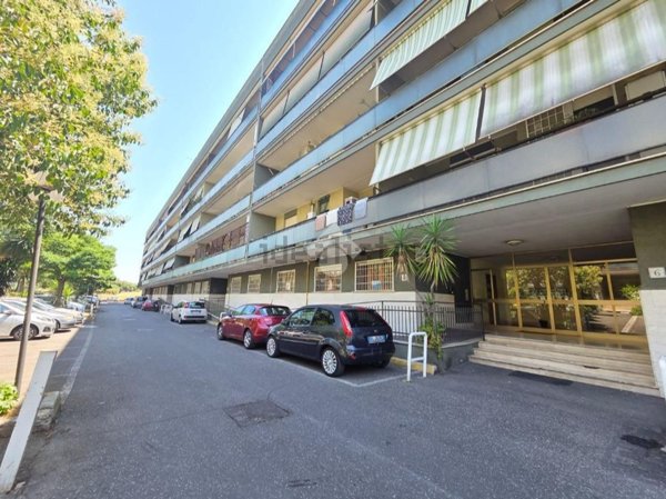 ufficio in vendita a Roma in zona Tor Bella Monaca