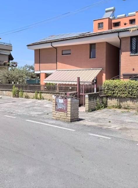 appartamento in vendita a Roma in zona Giardini di Corcolle
