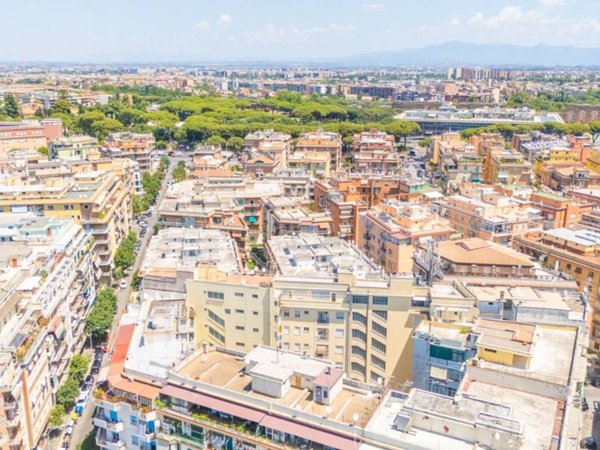appartamento in vendita a Roma in zona Tuscolano
