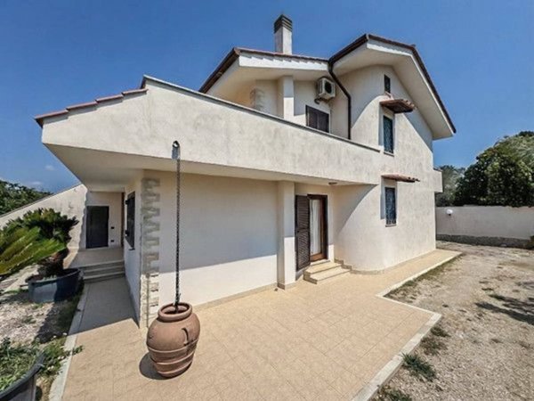 casa indipendente in vendita a Roma in zona Infernetto