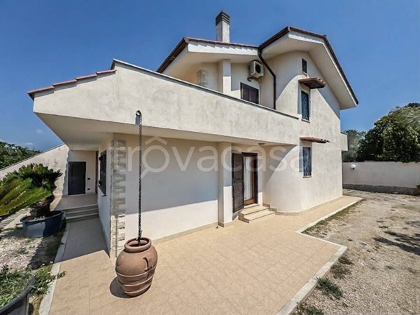 casa indipendente in vendita a Roma in zona Infernetto