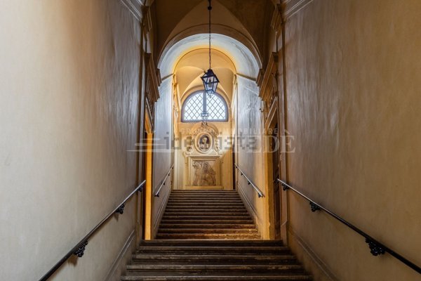 appartamento in vendita a Roma in zona Rione Regola