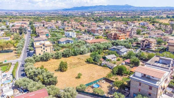 terreno edificabile in vendita a Roma in zona Case Rosse