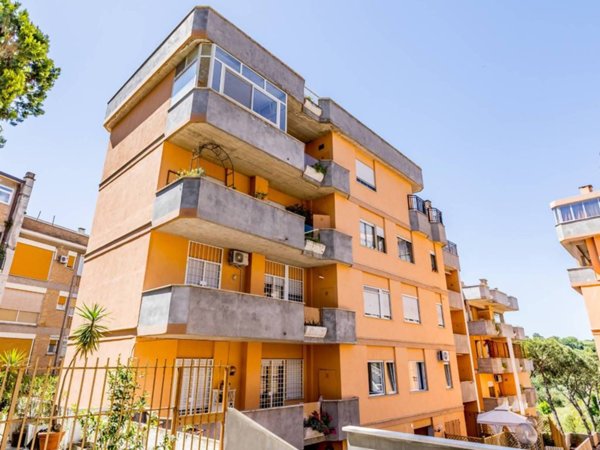 appartamento in vendita a Roma in zona Tomba di Nerone