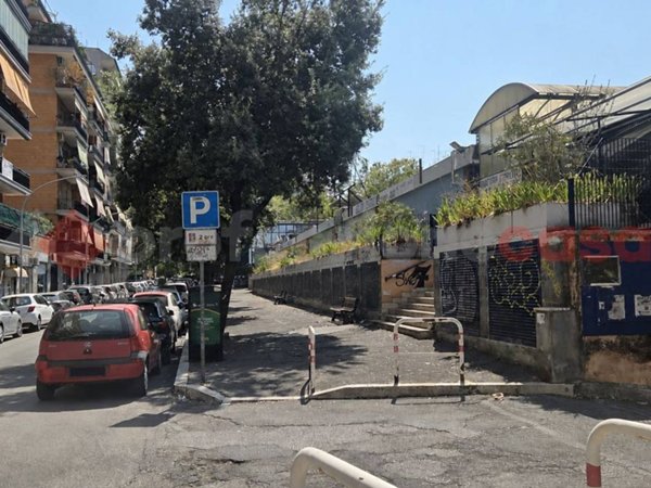 negozio in vendita a Roma in zona Appio Claudio