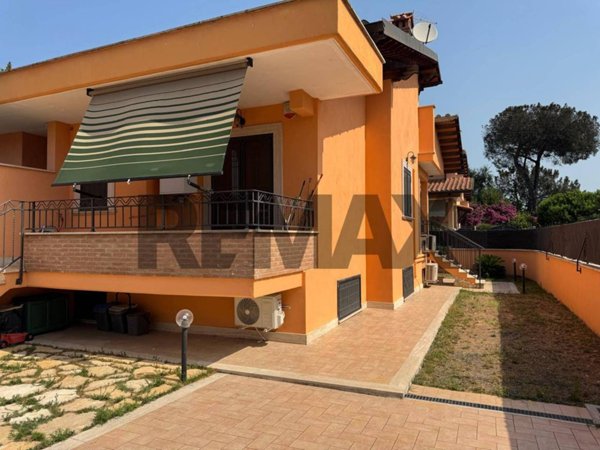 casa indipendente in vendita a Roma in zona Infernetto