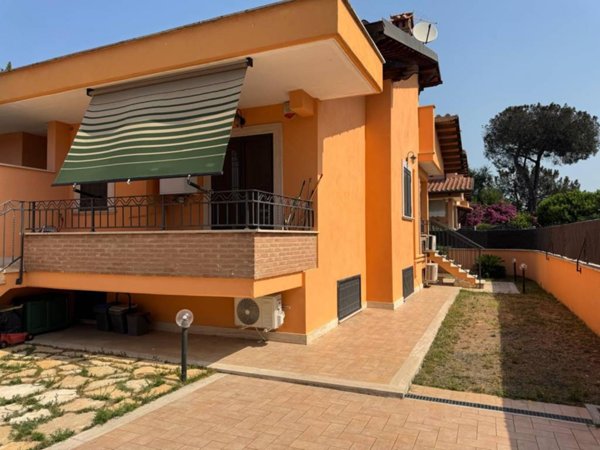 casa indipendente in vendita a Roma in zona Infernetto