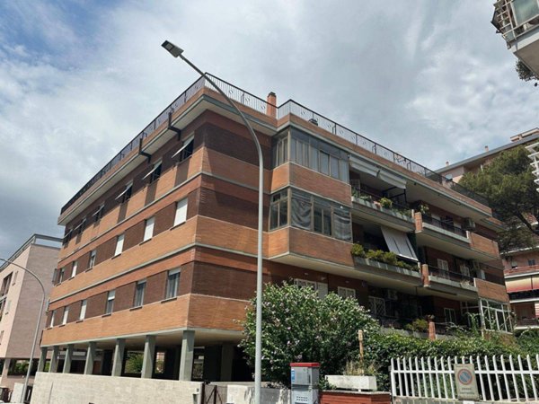 appartamento in vendita a Roma in zona Spinaceto