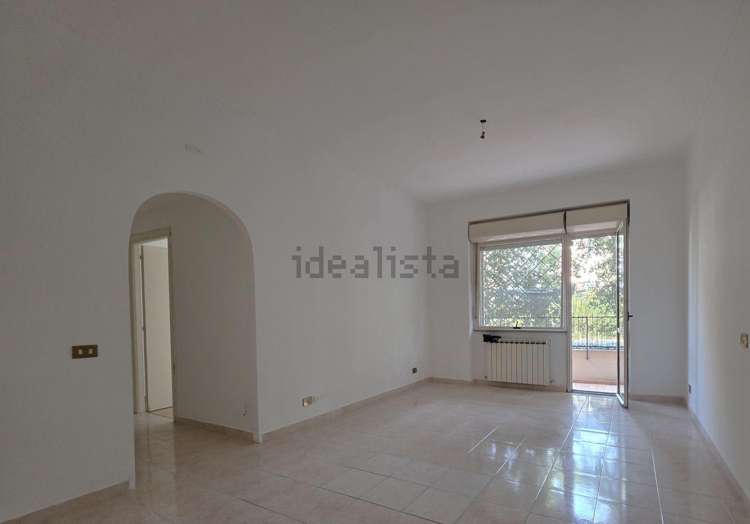 appartamento in vendita a Roma in zona Axa