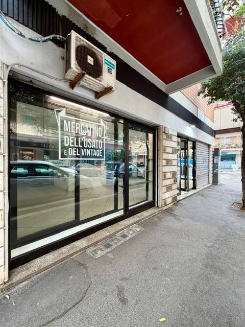 negozio in vendita a Roma in zona Ostia