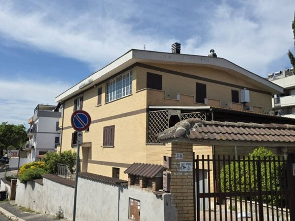 appartamento in vendita a Roma in zona Selva Candida