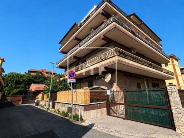 appartamento in vendita a Roma in zona Tor Bella Monaca