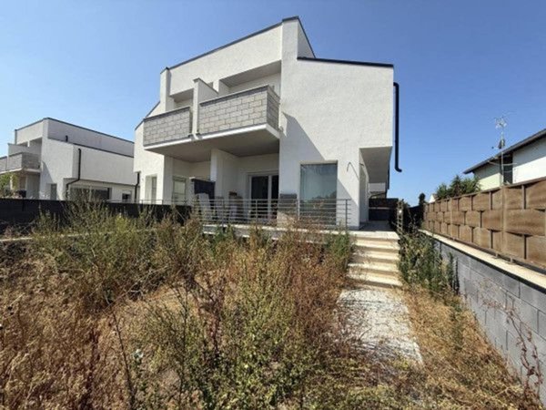 casa indipendente in vendita a Roma in zona Infernetto