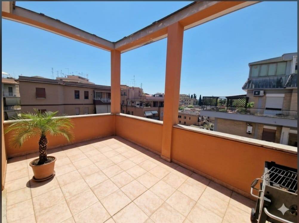 appartamento in vendita a Roma in zona Torrevecchia
