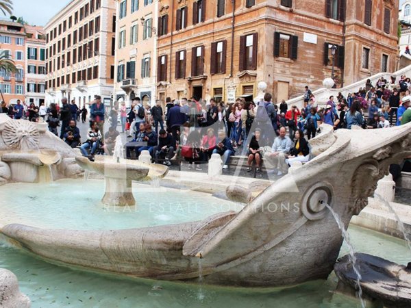 negozio in vendita a Roma in zona Trevi-Colonna