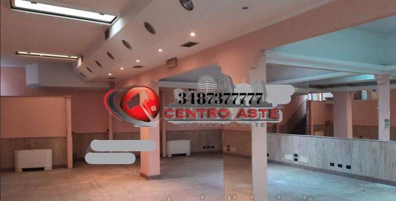 ufficio in vendita a Roma in zona Finocchio