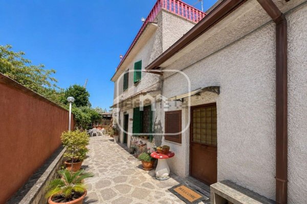 casa indipendente in vendita a Roma