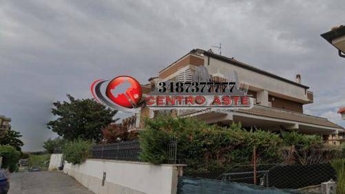 casa indipendente in vendita a Roma in zona Finocchio