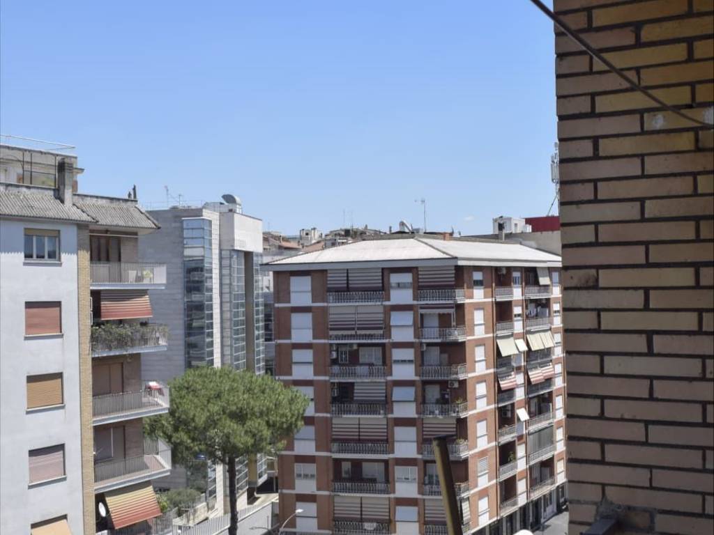appartamento in vendita a Roma in zona Ostiense