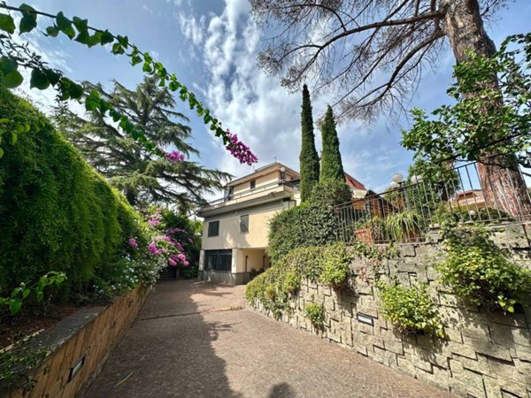 casa indipendente in vendita a Roma in zona Tor de' Cenci