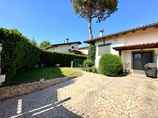 casa indipendente in vendita a Roma in zona Infernetto