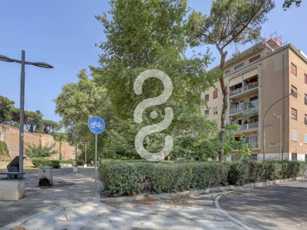 appartamento in vendita a Roma in zona Appio Latino