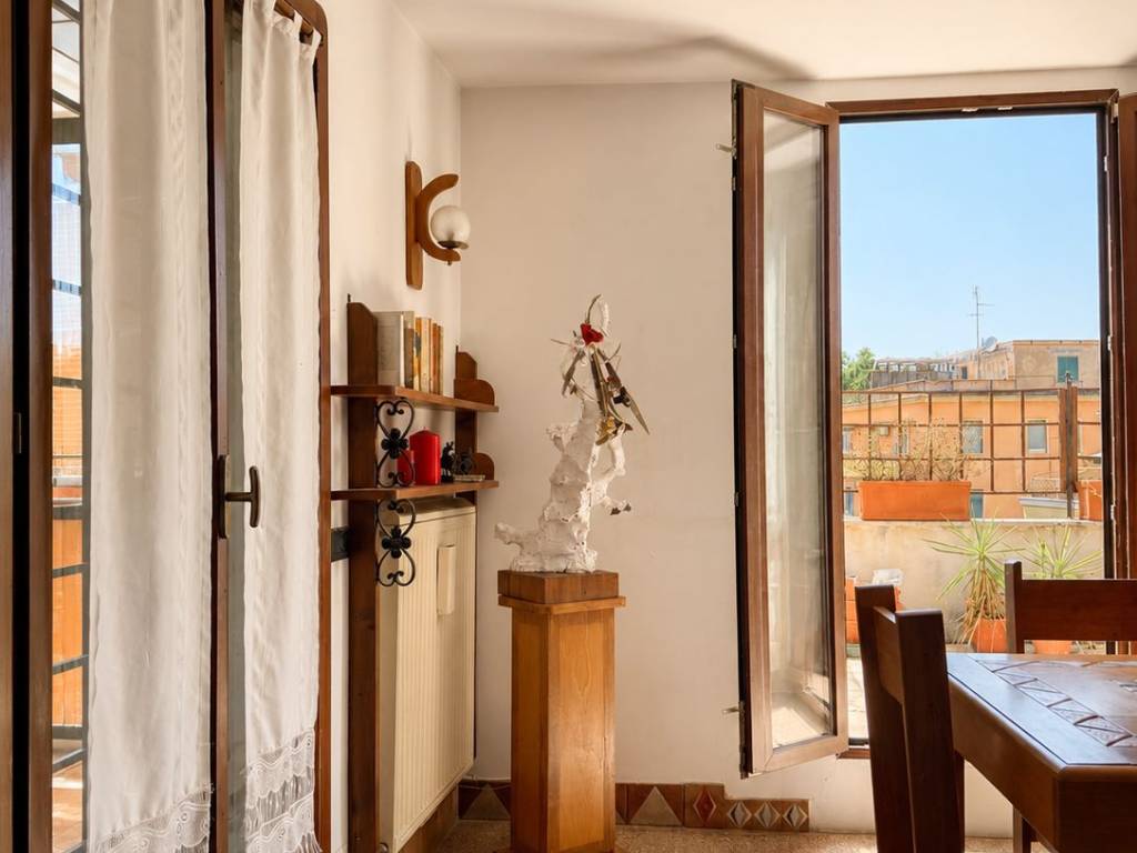 appartamento in vendita a Roma in zona Gianicolense