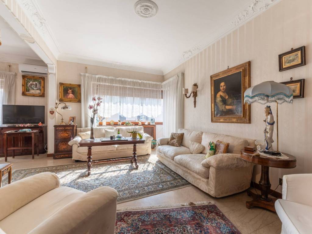appartamento in vendita a Roma in zona Appio Latino