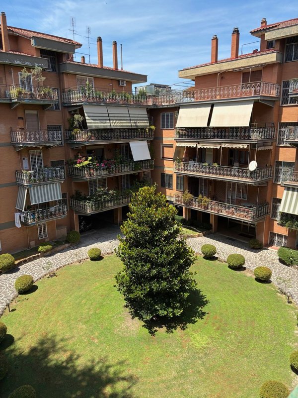 appartamento in vendita a Roma in zona Portuense