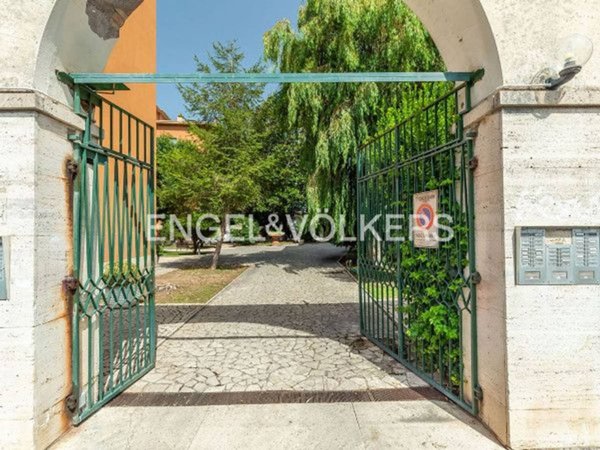 appartamento in vendita a Roma in zona Ostiense