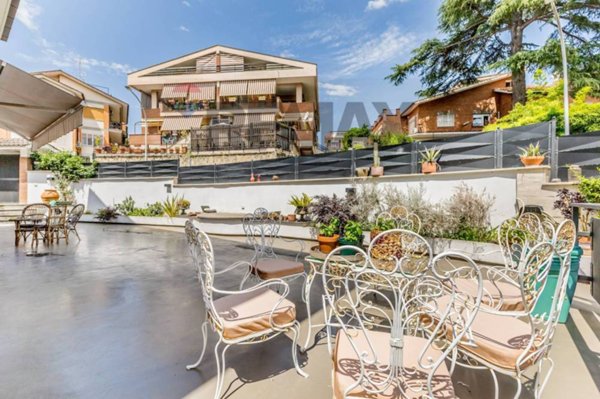 casa indipendente in vendita a Roma in zona EUR