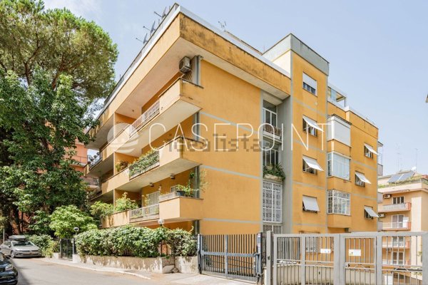 appartamento in vendita a Roma in zona Tor di Quinto