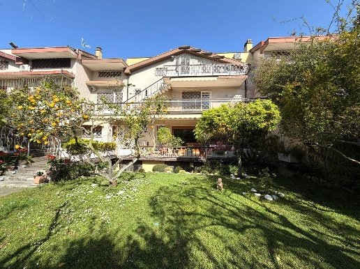 casa indipendente in vendita a Roma in zona Casal Palocco