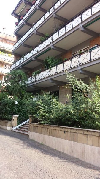 appartamento in vendita a Roma in zona Ardeatino