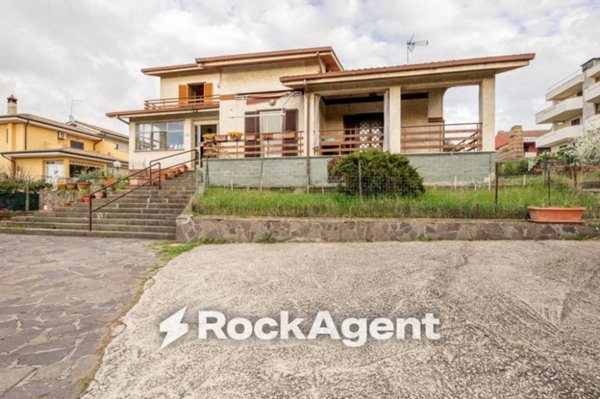 casa indipendente in vendita a Roma in zona Valle Muricana