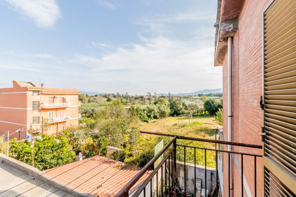 appartamento in vendita a Roma in zona Tor Bella Monaca