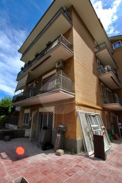 appartamento in vendita a Roma in zona Appio Pignatelli