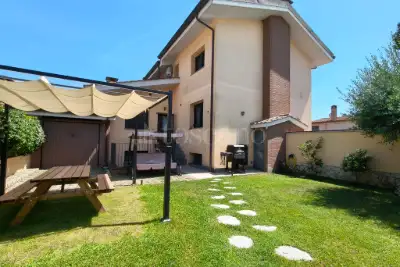 casa indipendente in vendita a Roma in zona Infernetto