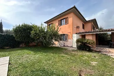 casa indipendente in vendita a Roma in zona Infernetto