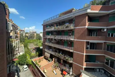 appartamento in vendita a Roma in zona Ardeatino