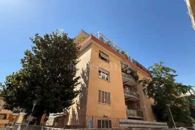 appartamento in vendita a Roma in zona Gianicolense