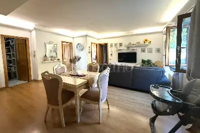 casa indipendente in vendita a Roma in zona Pantan Monastero