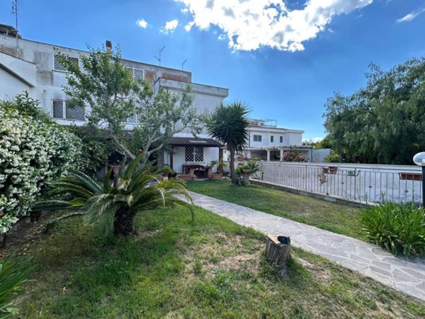 casa indipendente in vendita a Roma in zona Infernetto