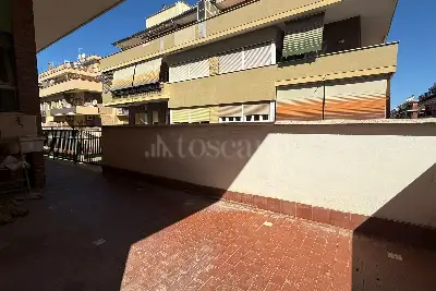 casa indipendente in vendita a Roma in zona Ostia