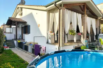 casa indipendente in vendita a Roma in zona Dragona/Bagnoletto