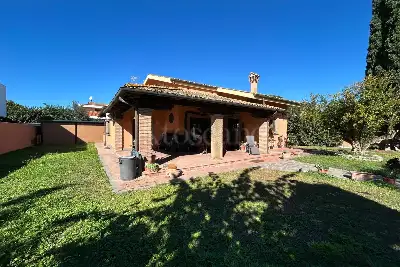 casa indipendente in vendita a Roma in zona Infernetto