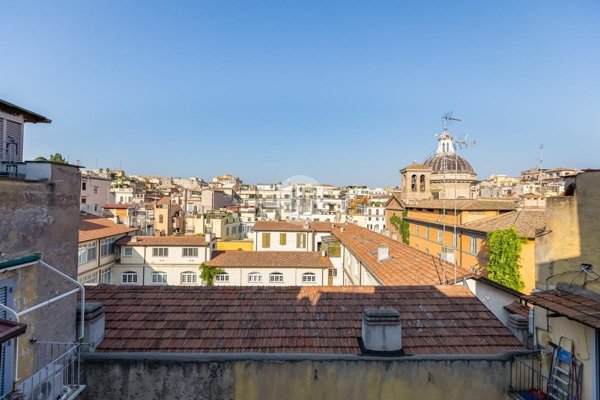 appartamento in vendita a Roma in zona Rione Monti/Campitelli